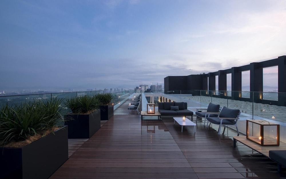 מלון Alila Bangsar קואלה לומפור מראה חיצוני תמונה The rooftop bar at the hotel