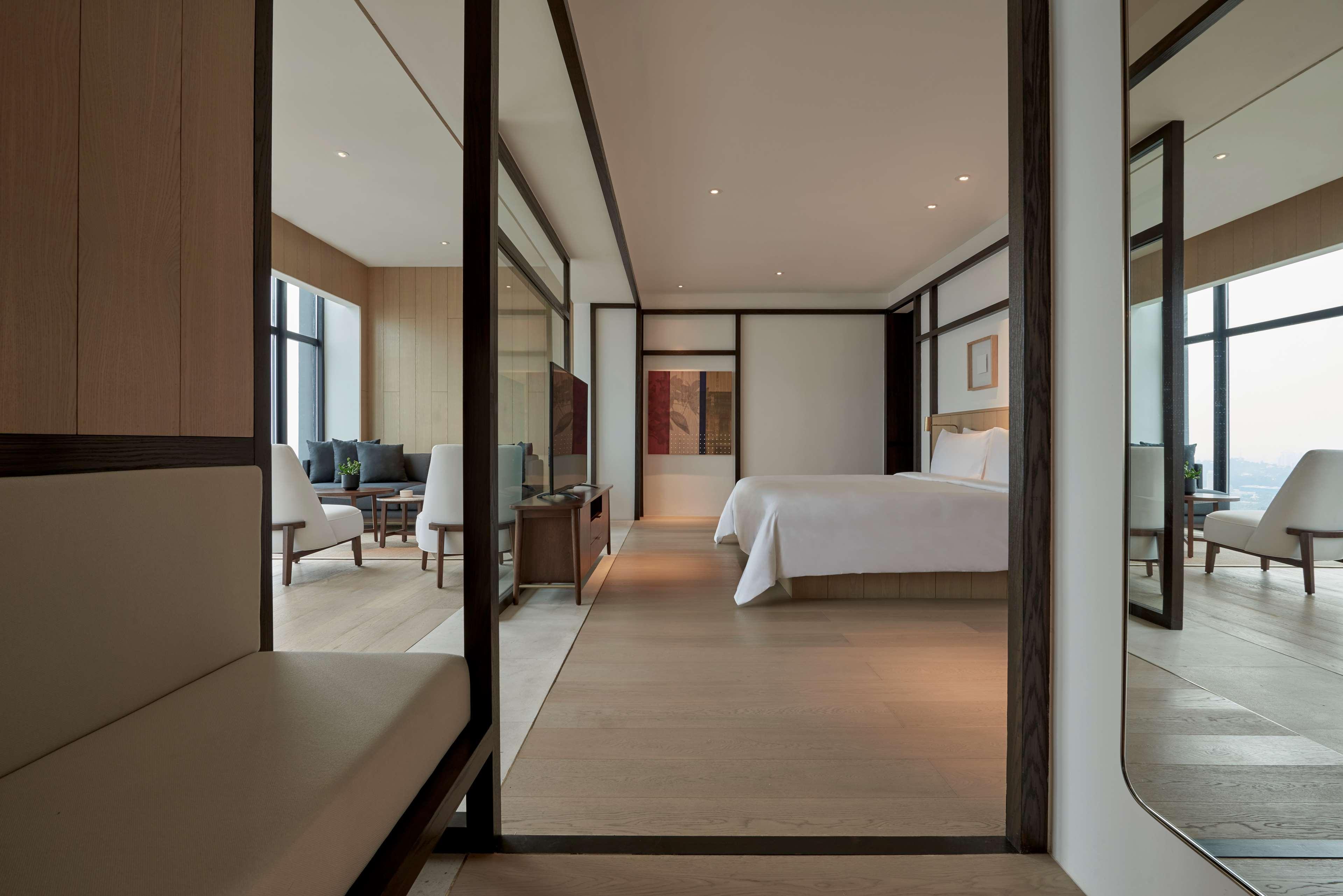 מלון Alila Bangsar קואלה לומפור מראה חיצוני תמונה A suite at The Ritz-Carlton, Kuala Lumpur