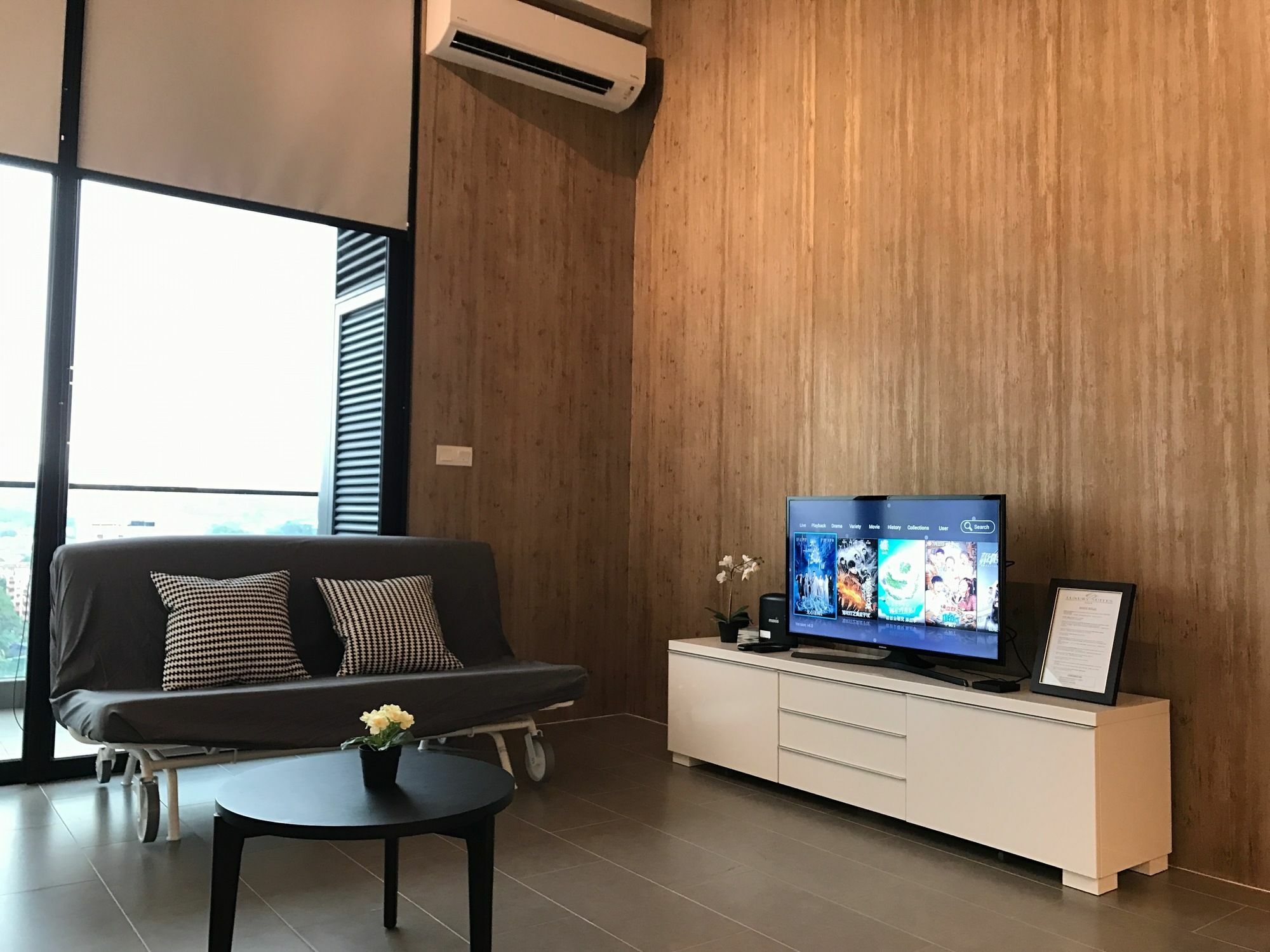 מלון Alila Bangsar קואלה לומפור מראה חיצוני תמונה A living room with a television
